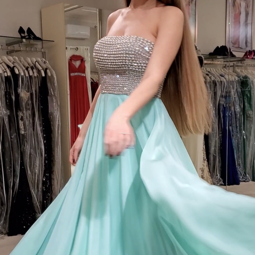NWT Sherri Hill Strapless chiffon dress, mint, size 8